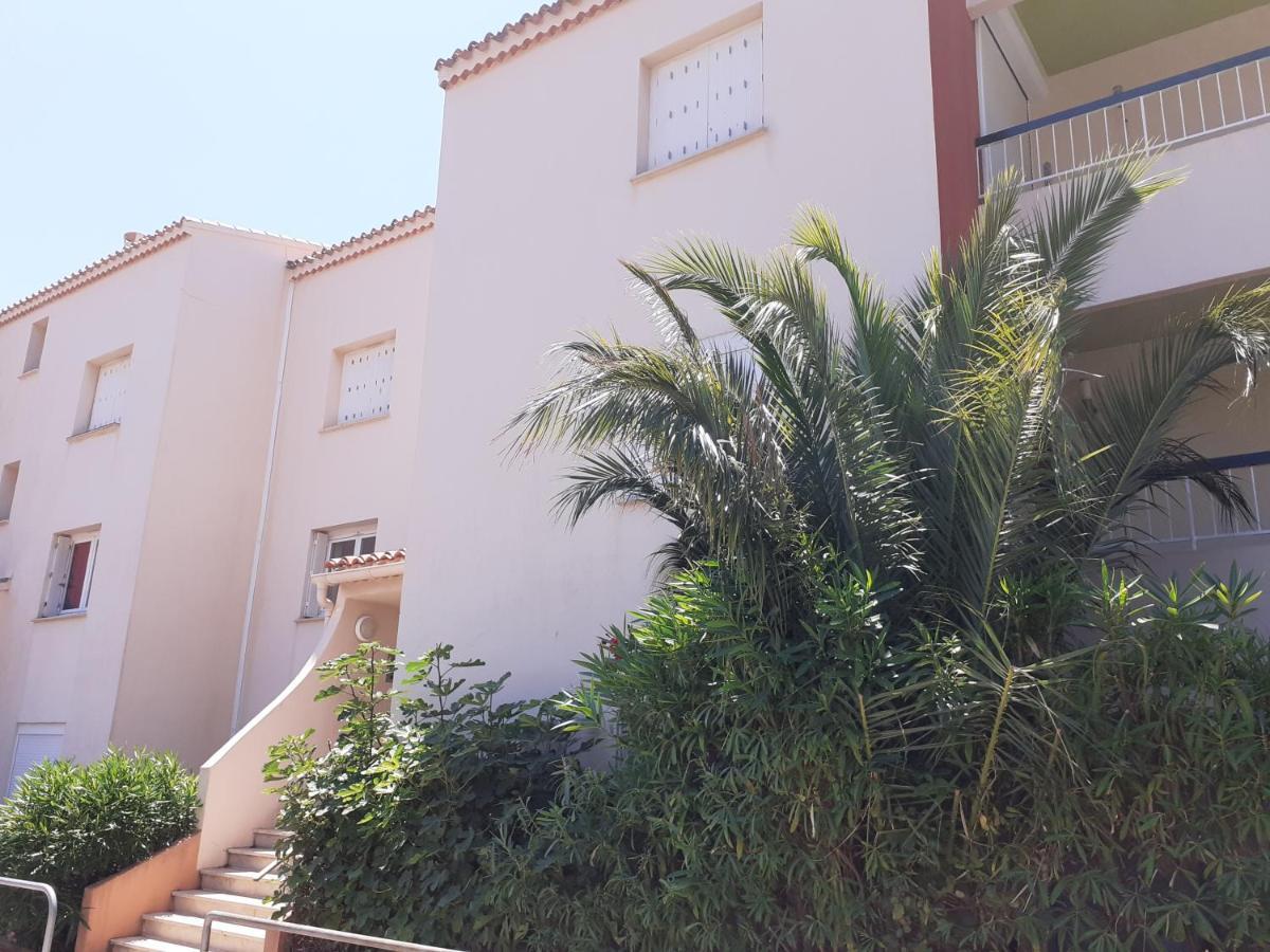Nature Et Loisirs: Parking/ Piscine * Bandol